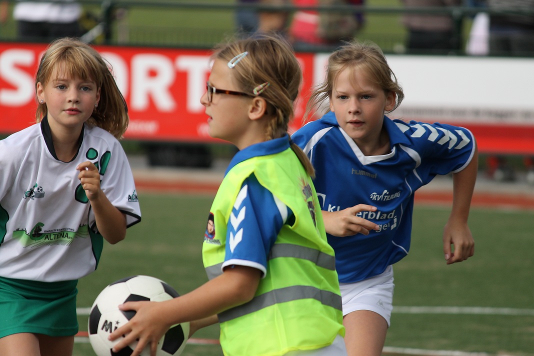 Oefenwedstrijd E2 Almkerk 185.JPG